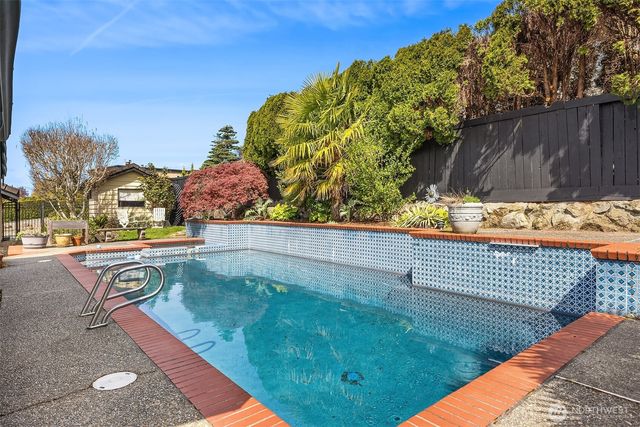 8201 SE 67th Street, Mercer Island, WA 98040