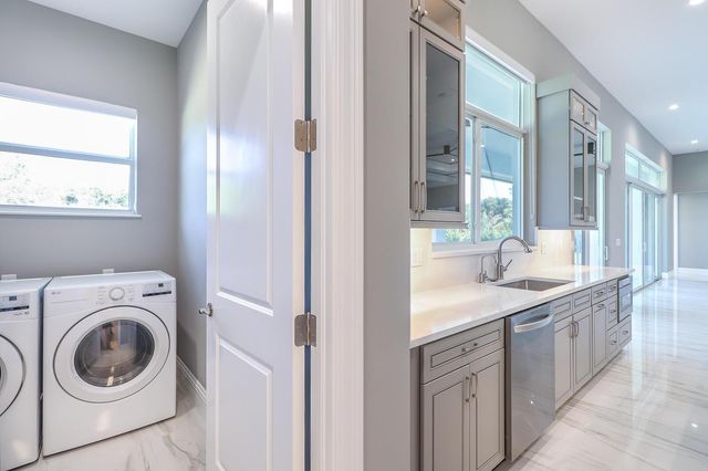 7595 155th Place N, Palm Beach Gardens, FL 33418