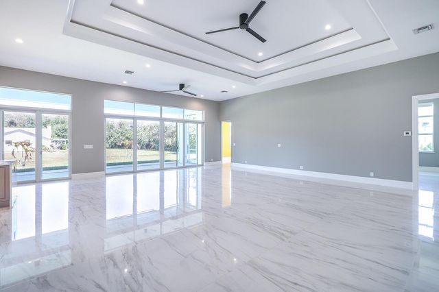 7595 155th Place N, Palm Beach Gardens, FL 33418