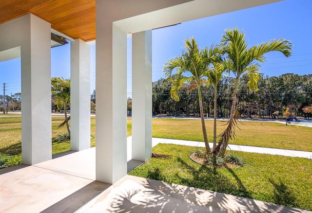 7595 155th Place N, Palm Beach Gardens, FL 33418
