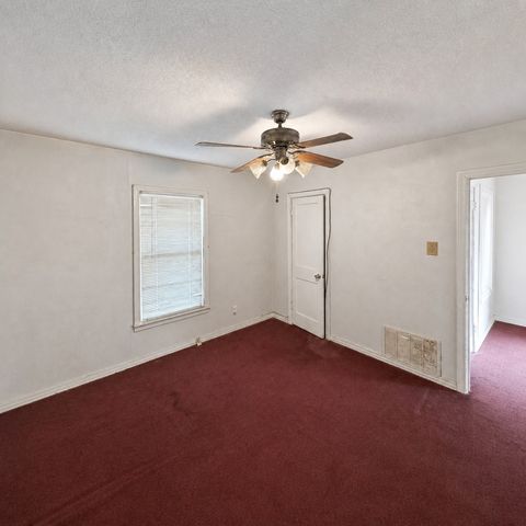 3018 Oakwood Street, Haltom City, TX 76117