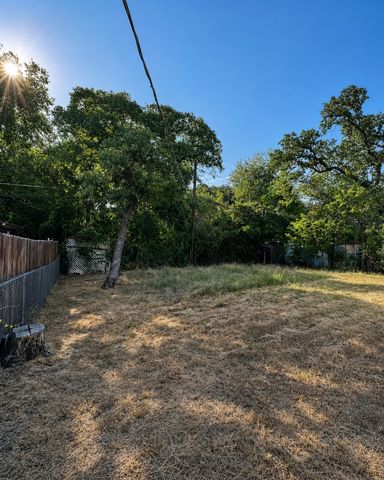 3018 Oakwood Street, Haltom City, TX 76117