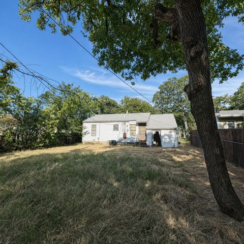 3018 Oakwood Street, Haltom City, TX 76117