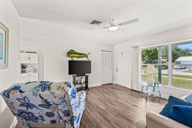 3364 Grove Road, Palm Beach Gardens, FL 33410