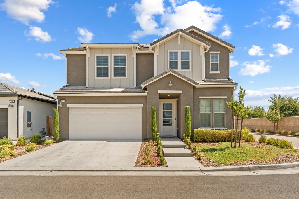 1396 E Via Prato Drive, Fresno, CA 93730