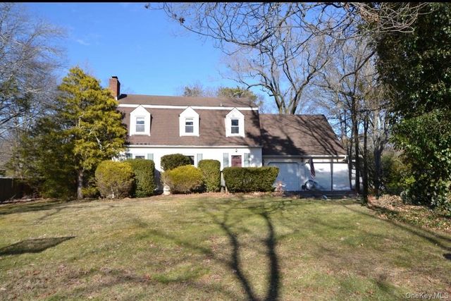 27 Wrana Street, Medford, NY 11763