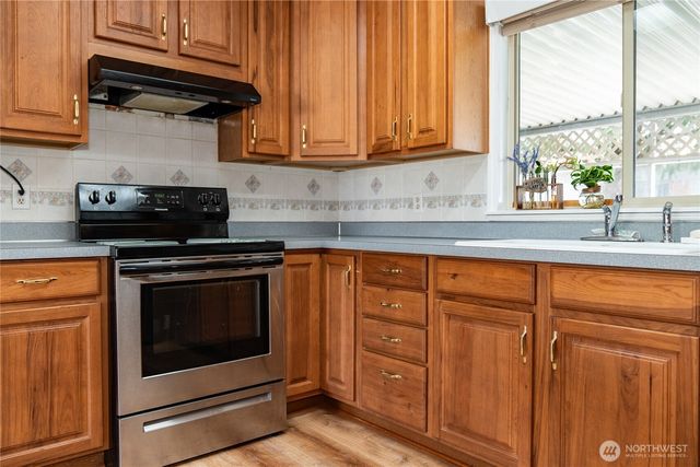 6 Donder Road, Shelton, WA 98584