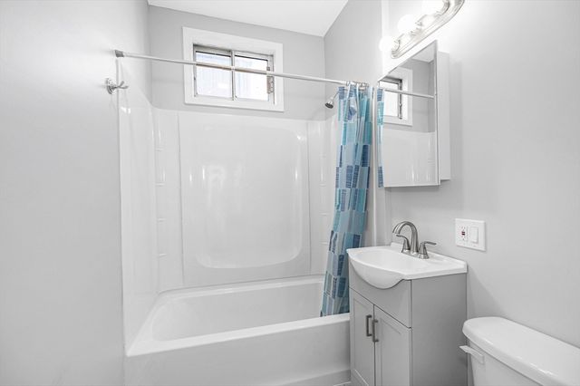 8 Dustin St, Haverhill, MA 01830