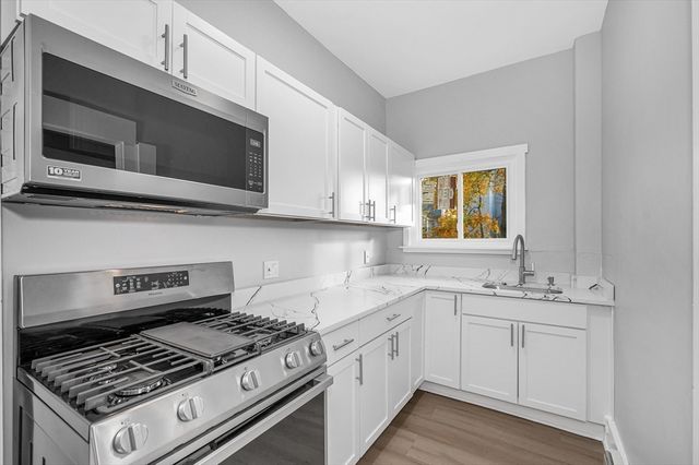 8 Dustin St, Haverhill, MA 01830