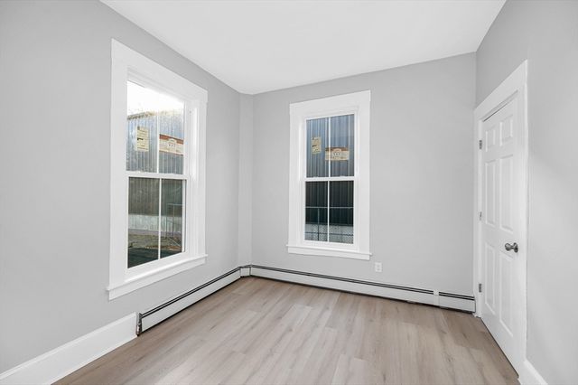 8 Dustin St, Haverhill, MA 01830