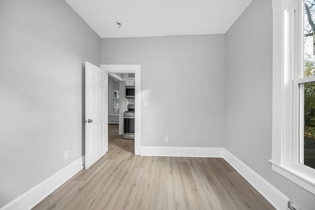 8 Dustin St, Haverhill, MA 01830