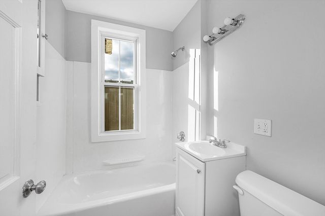 8 Dustin St, Haverhill, MA 01830