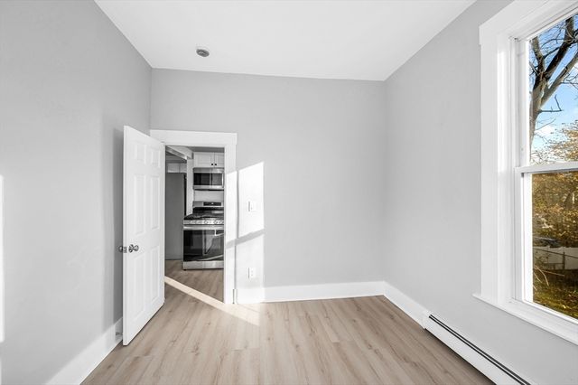 8 Dustin St, Haverhill, MA 01830