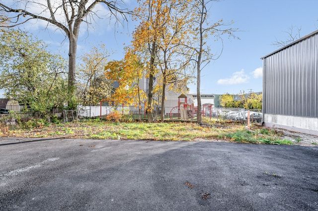 8 Dustin St, Haverhill, MA 01830