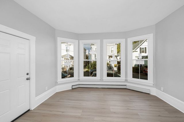 8 Dustin St, Haverhill, MA 01830