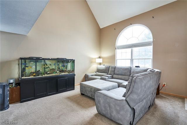 123 Woodbine Oval, Madison, OH 44057