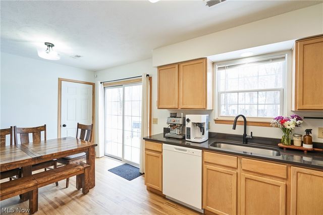 123 Woodbine Oval, Madison, OH 44057