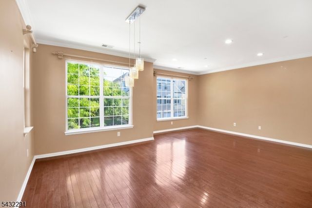 24 Swing Bridge Ln, South Bound Brook Boro, NJ 08880