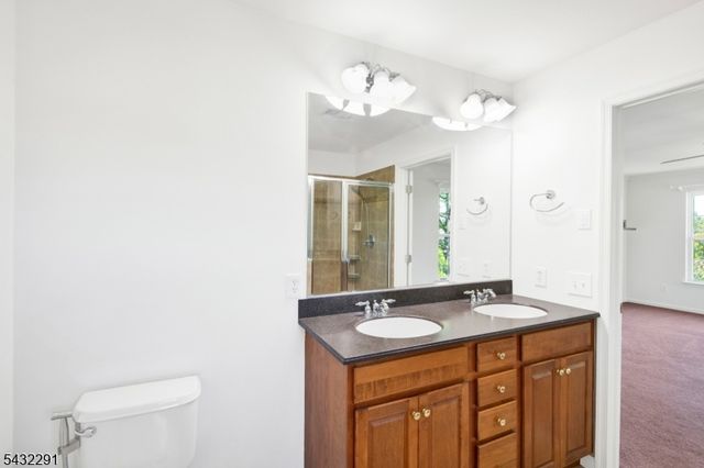 24 Swing Bridge Ln, South Bound Brook Boro, NJ 08880