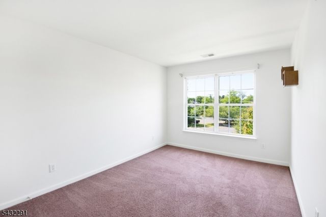 24 Swing Bridge Ln, South Bound Brook Boro, NJ 08880