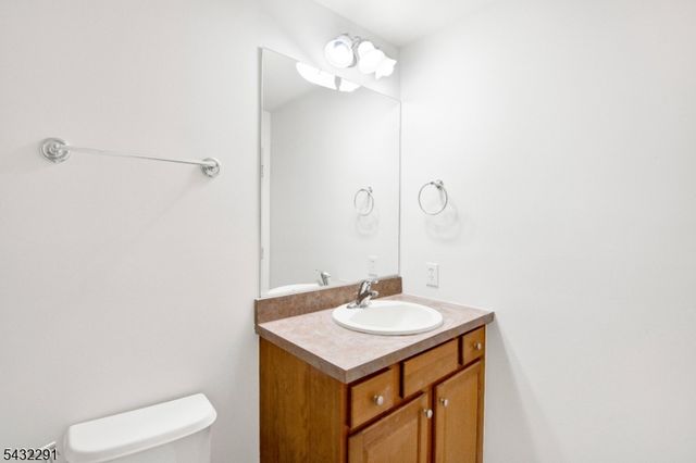 24 Swing Bridge Ln, South Bound Brook Boro, NJ 08880