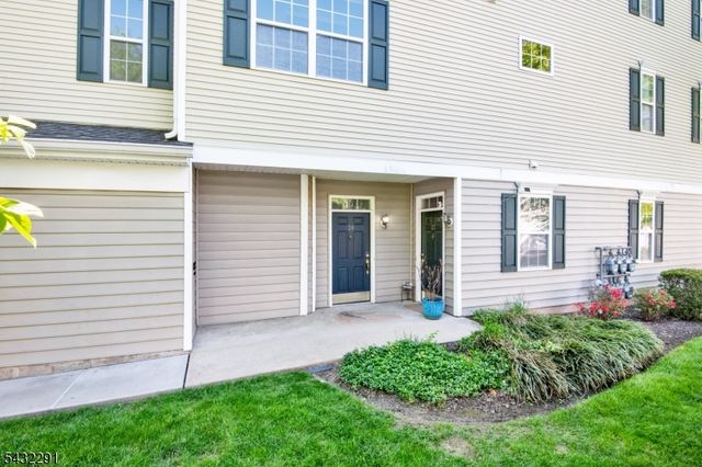 24 Swing Bridge Ln, South Bound Brook Boro, NJ 08880