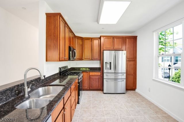 24 Swing Bridge Ln, South Bound Brook Boro, NJ 08880