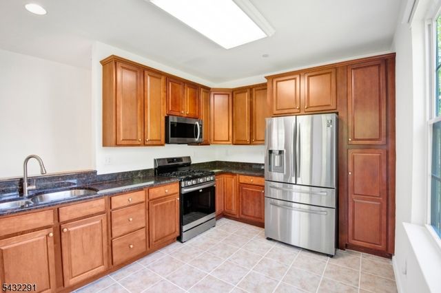 24 Swing Bridge Ln, South Bound Brook Boro, NJ 08880