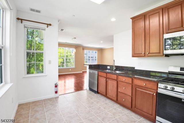 24 Swing Bridge Ln, South Bound Brook Boro, NJ 08880
