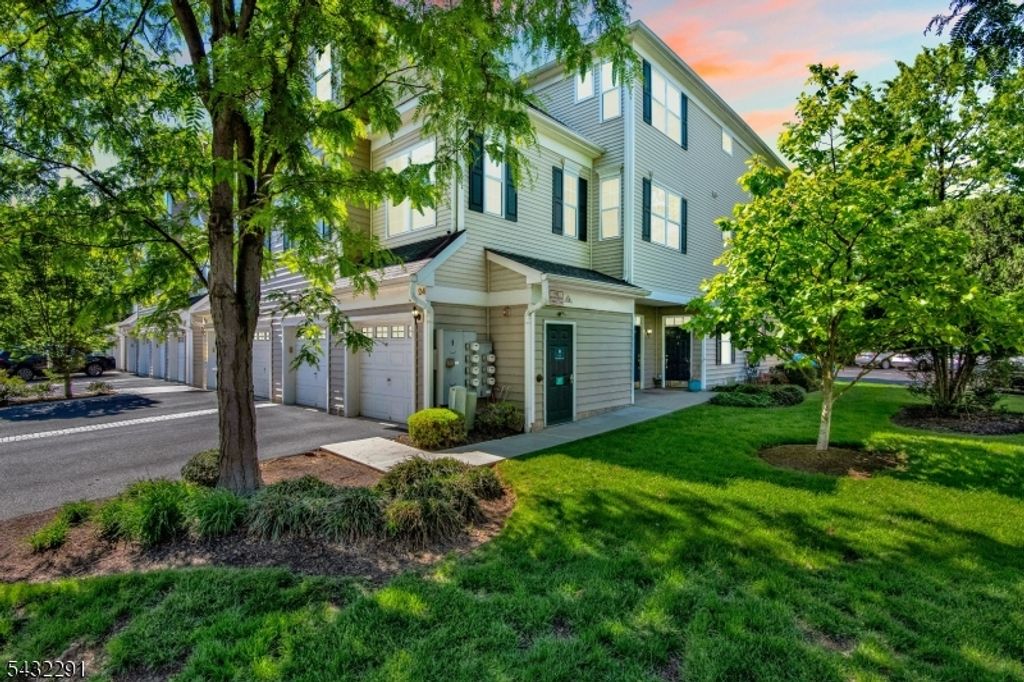 24 Swing Bridge Ln, South Bound Brook Boro, NJ 08880
