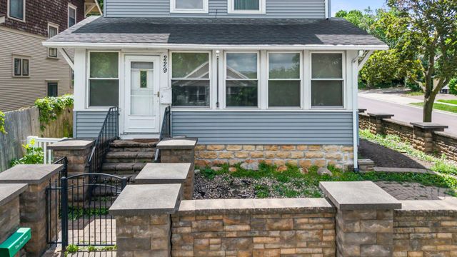 229 W Pleasant Street, Mankato, MN 56001