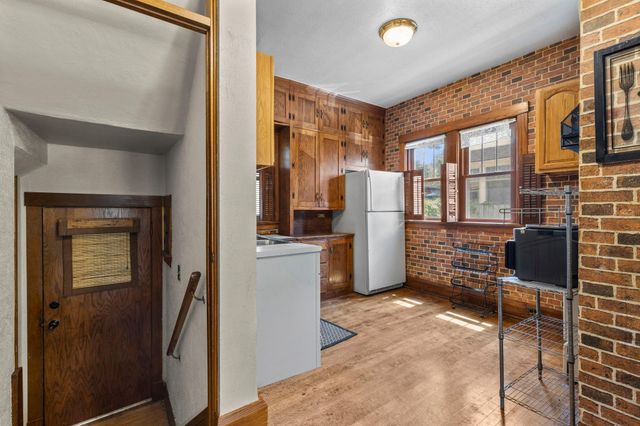 229 W Pleasant Street, Mankato, MN 56001