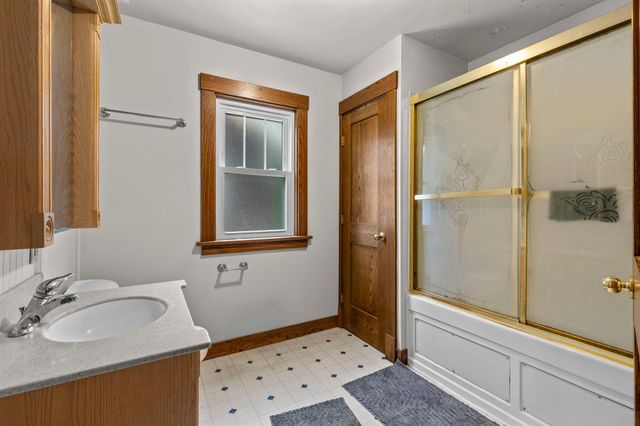 229 W Pleasant Street, Mankato, MN 56001