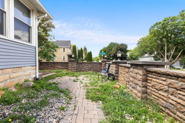 229 W Pleasant Street, Mankato, MN 56001