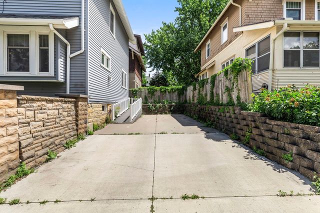 229 W Pleasant Street, Mankato, MN 56001