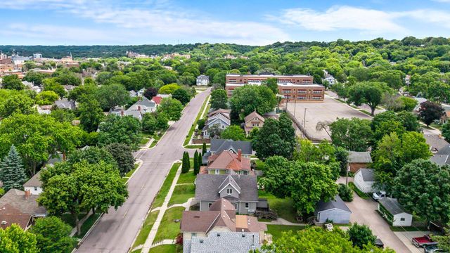 229 W Pleasant Street, Mankato, MN 56001