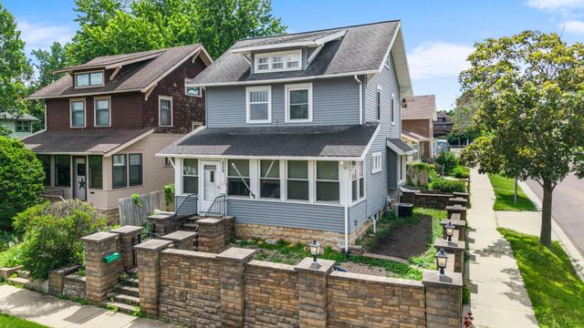 229 W Pleasant Street, Mankato, MN 56001
