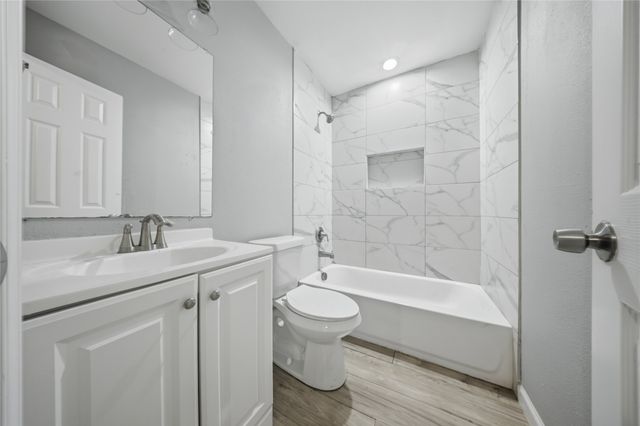 2350 W Cherry Street, Paris, TX 75460