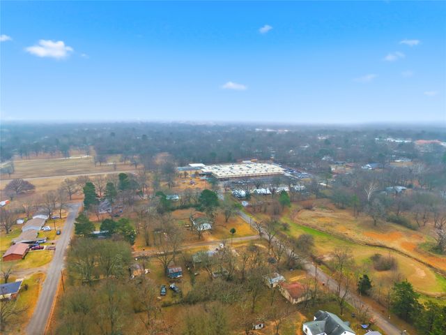 2350 W Cherry Street, Paris, TX 75460