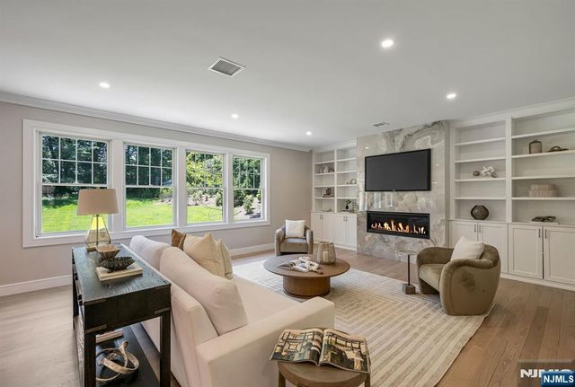 520 Clinton Avenue, Wyckoff, NJ 07481