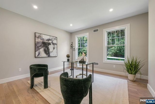 520 Clinton Avenue, Wyckoff, NJ 07481