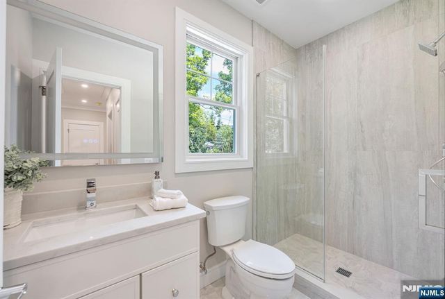 520 Clinton Avenue, Wyckoff, NJ 07481