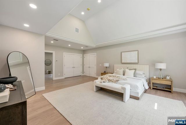 520 Clinton Avenue, Wyckoff, NJ 07481