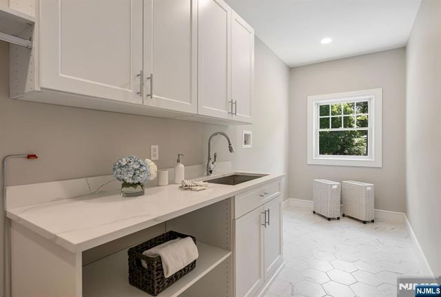 520 Clinton Avenue, Wyckoff, NJ 07481