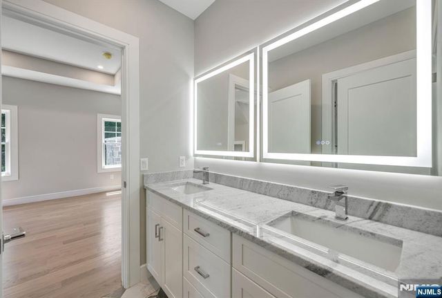 520 Clinton Avenue, Wyckoff, NJ 07481