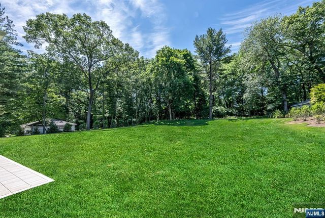 520 Clinton Avenue, Wyckoff, NJ 07481