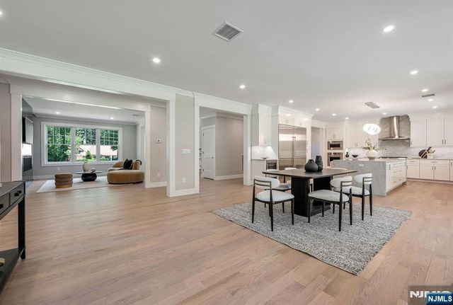 520 Clinton Avenue, Wyckoff, NJ 07481