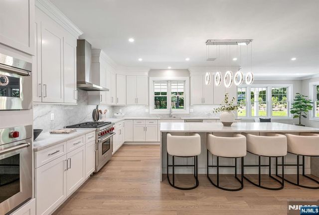 520 Clinton Avenue, Wyckoff, NJ 07481