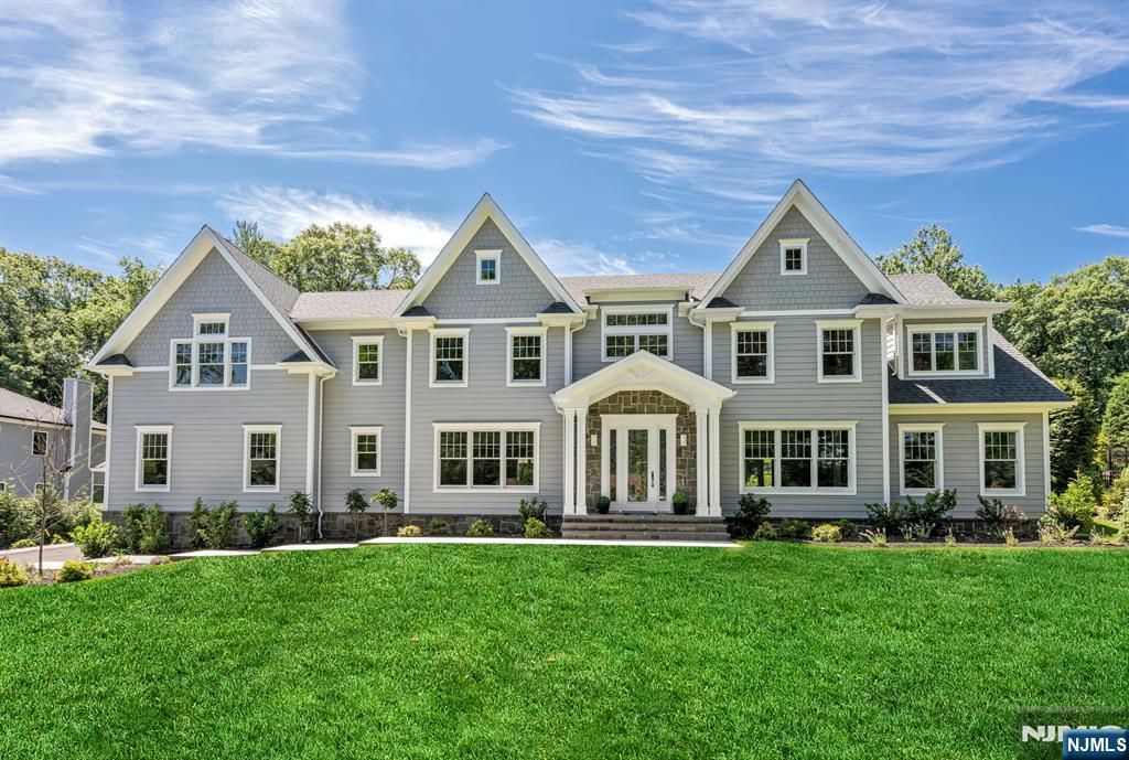 520 Clinton Avenue, Wyckoff, NJ 07481