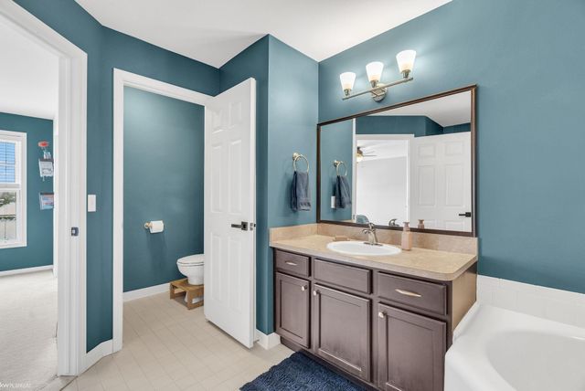 198 Amys Walk Street, Auburn Hills, MI 48326